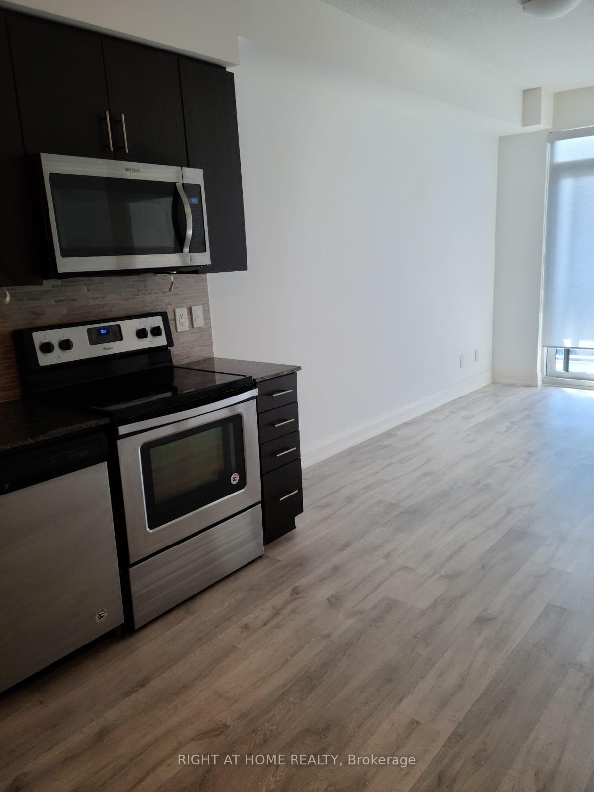 Kitchen- Living