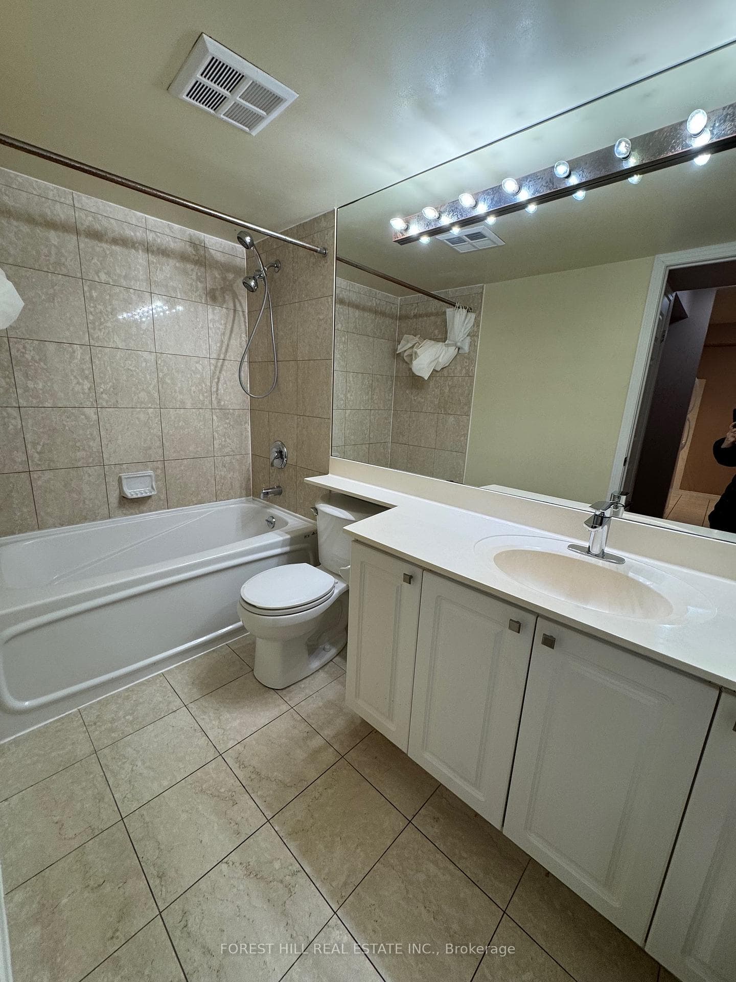 909 Bay Street Unit 712 photo 18