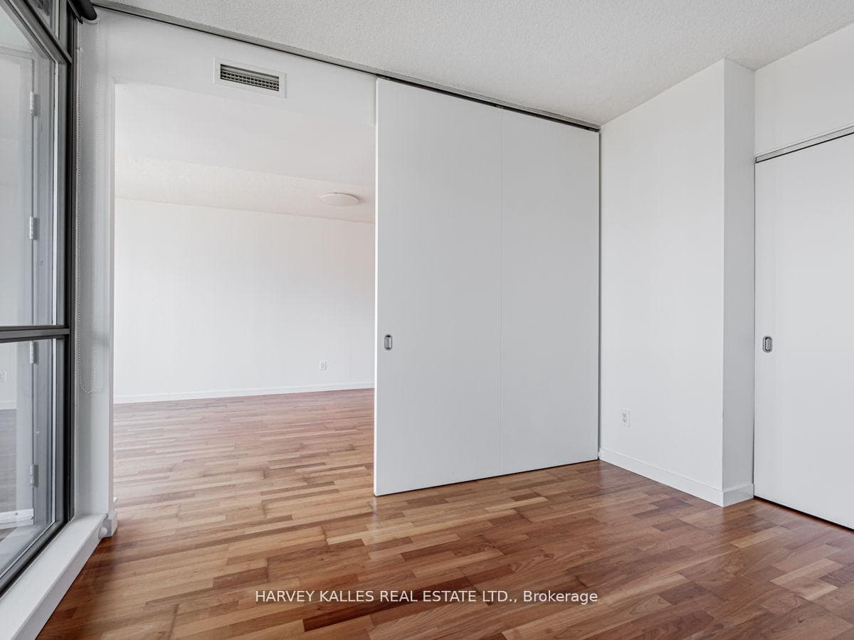 285 Mutual Street Unit 1803 photo 16
