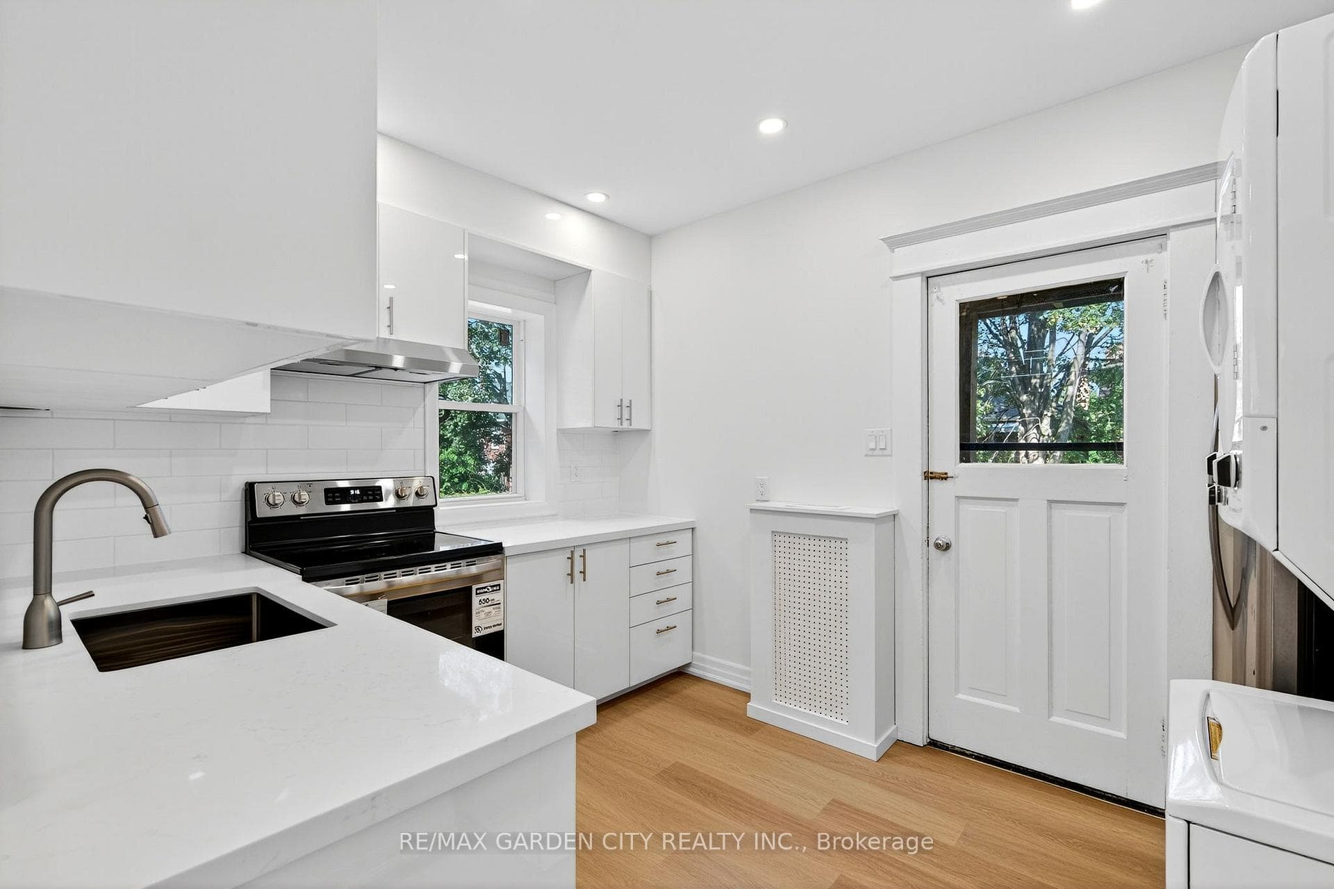 104 Carrick Avenue Unit Upper photo 6