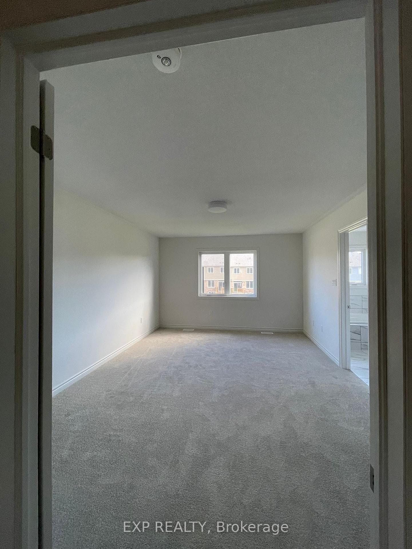 534 Worden Street photo 10