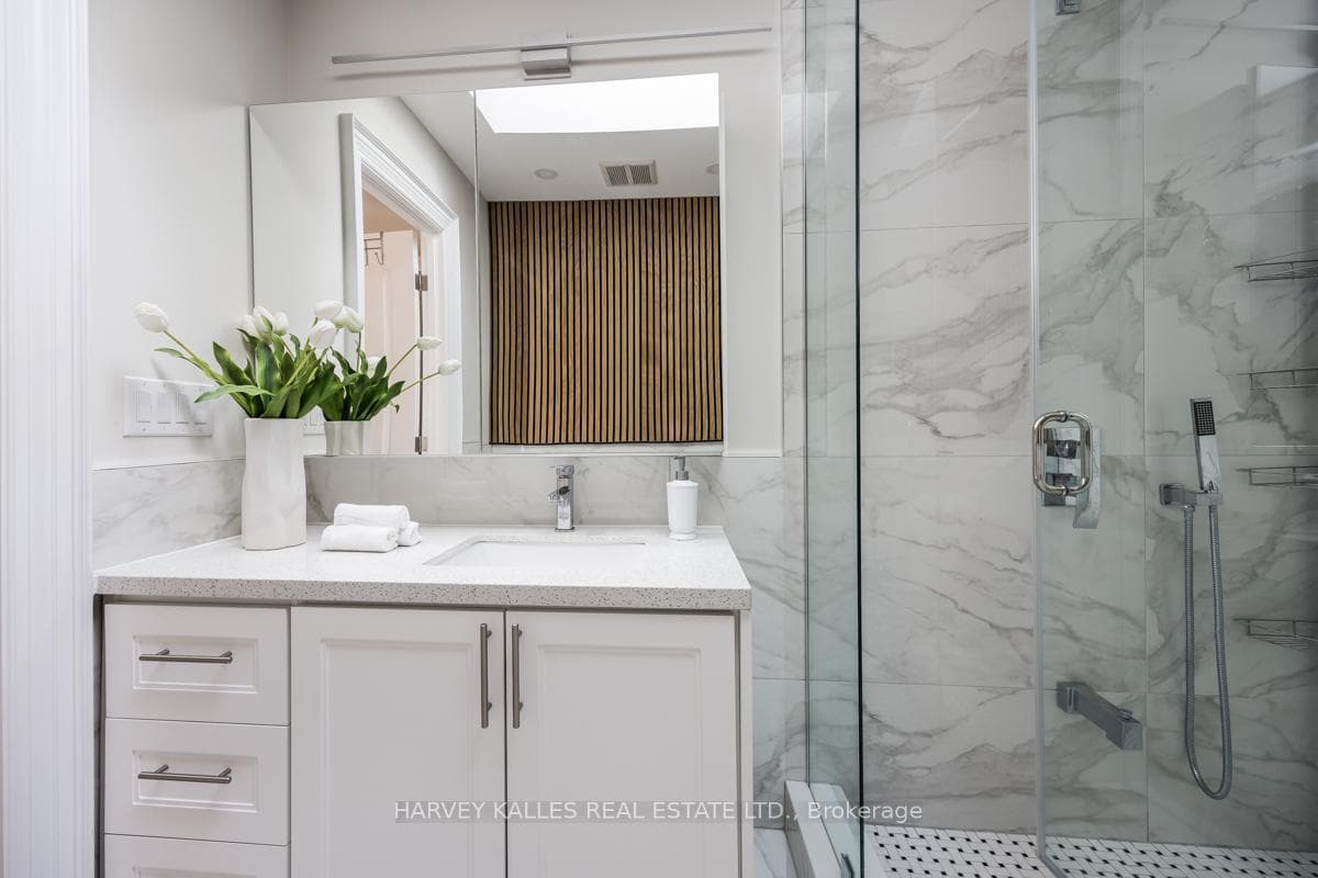 110 Leyton Avenue photo 23