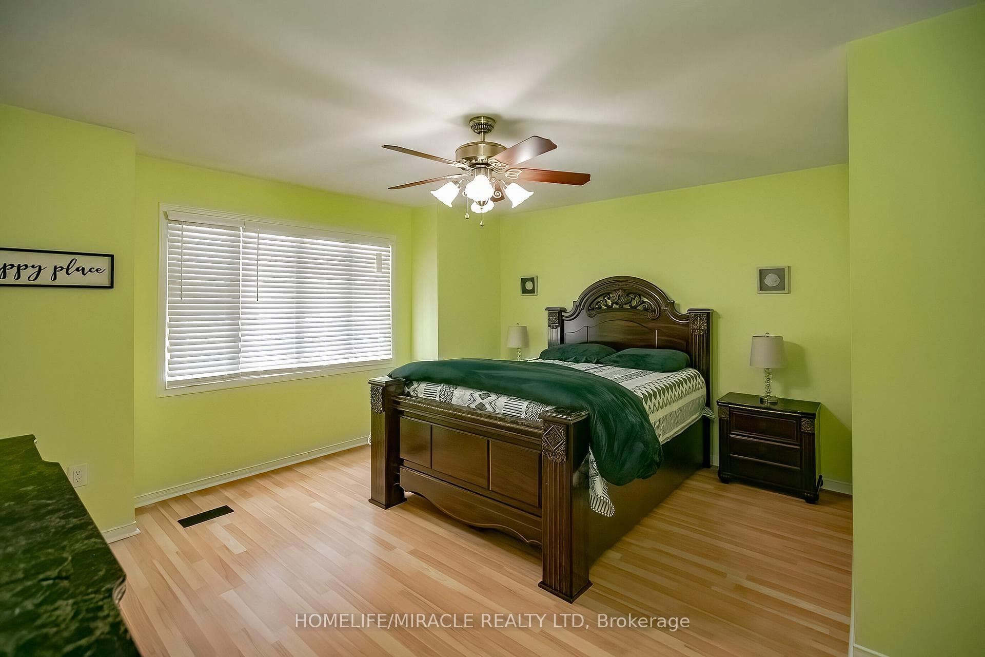 61 LAURAGLEN Crescent photo 25