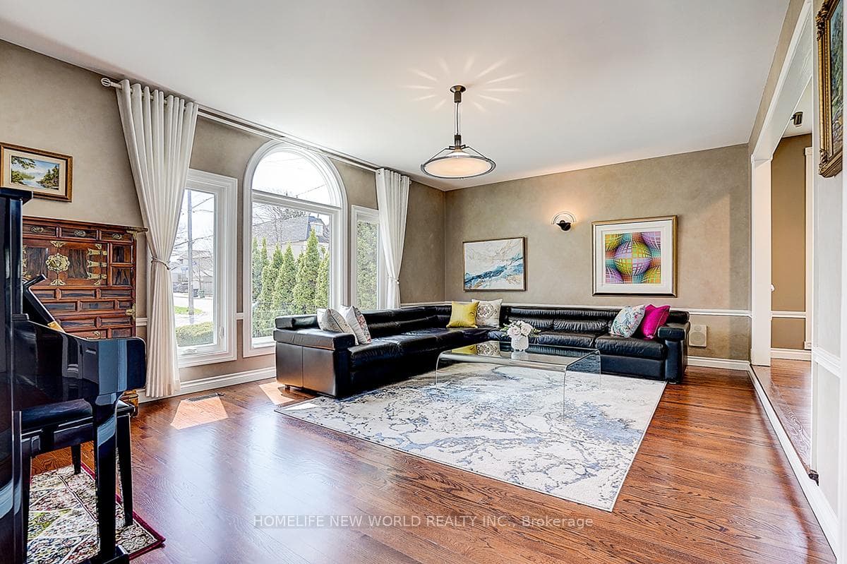 594 Woburn Avenue photo 5
