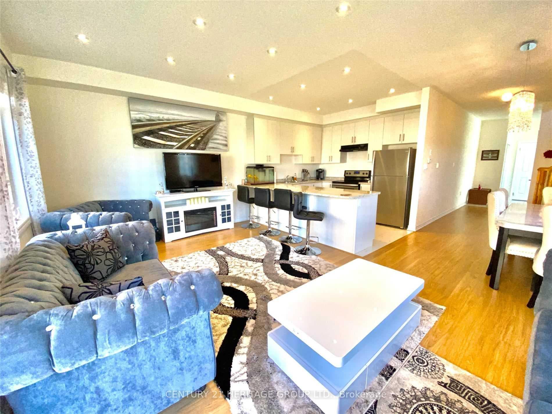 42 Daniele Crescent photo 4
