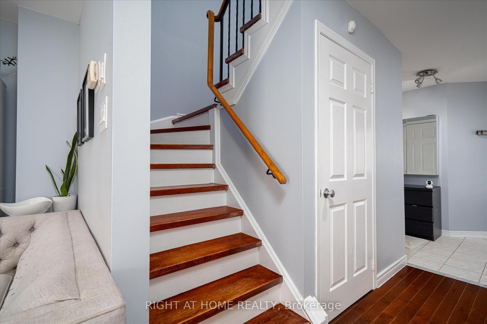 65 Longsword Drive photo 10
