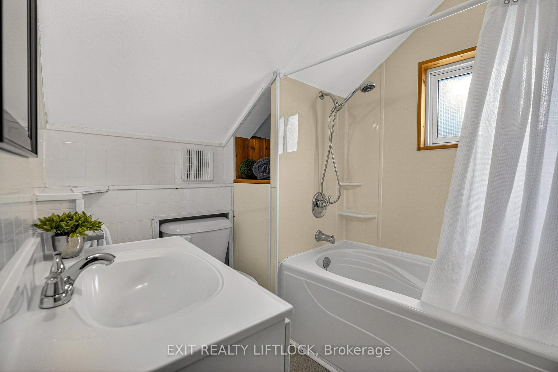 709 Orpington Road photo 20