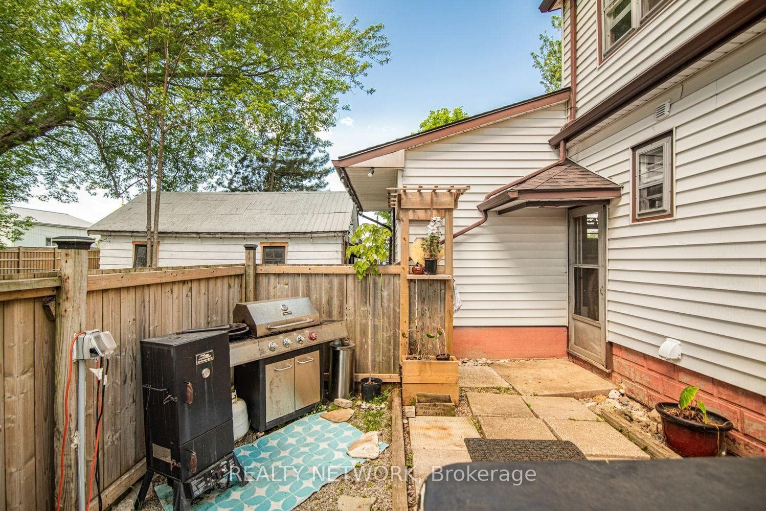 32 Grant Avenue photo 41