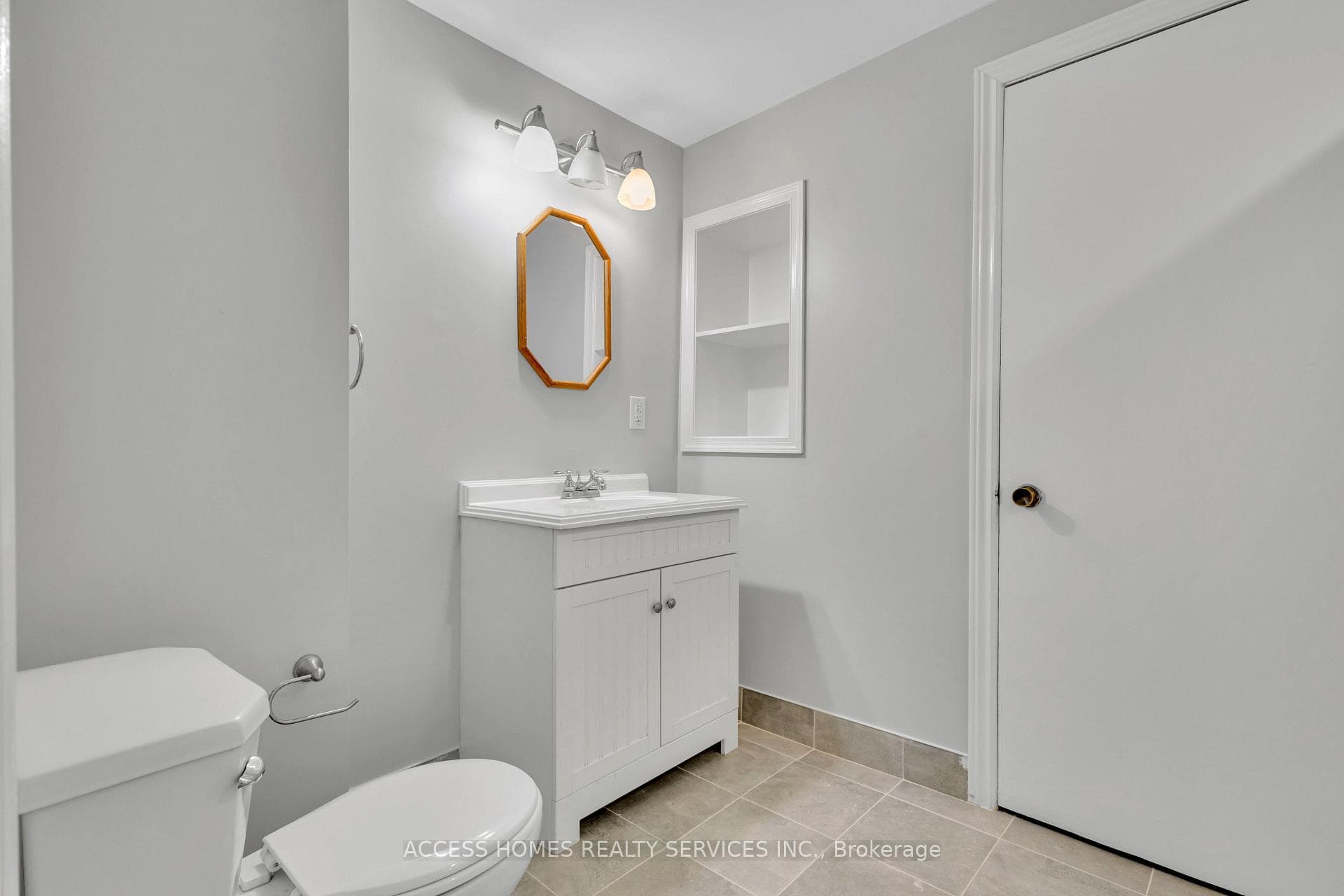 112 Banting Crescent photo 30