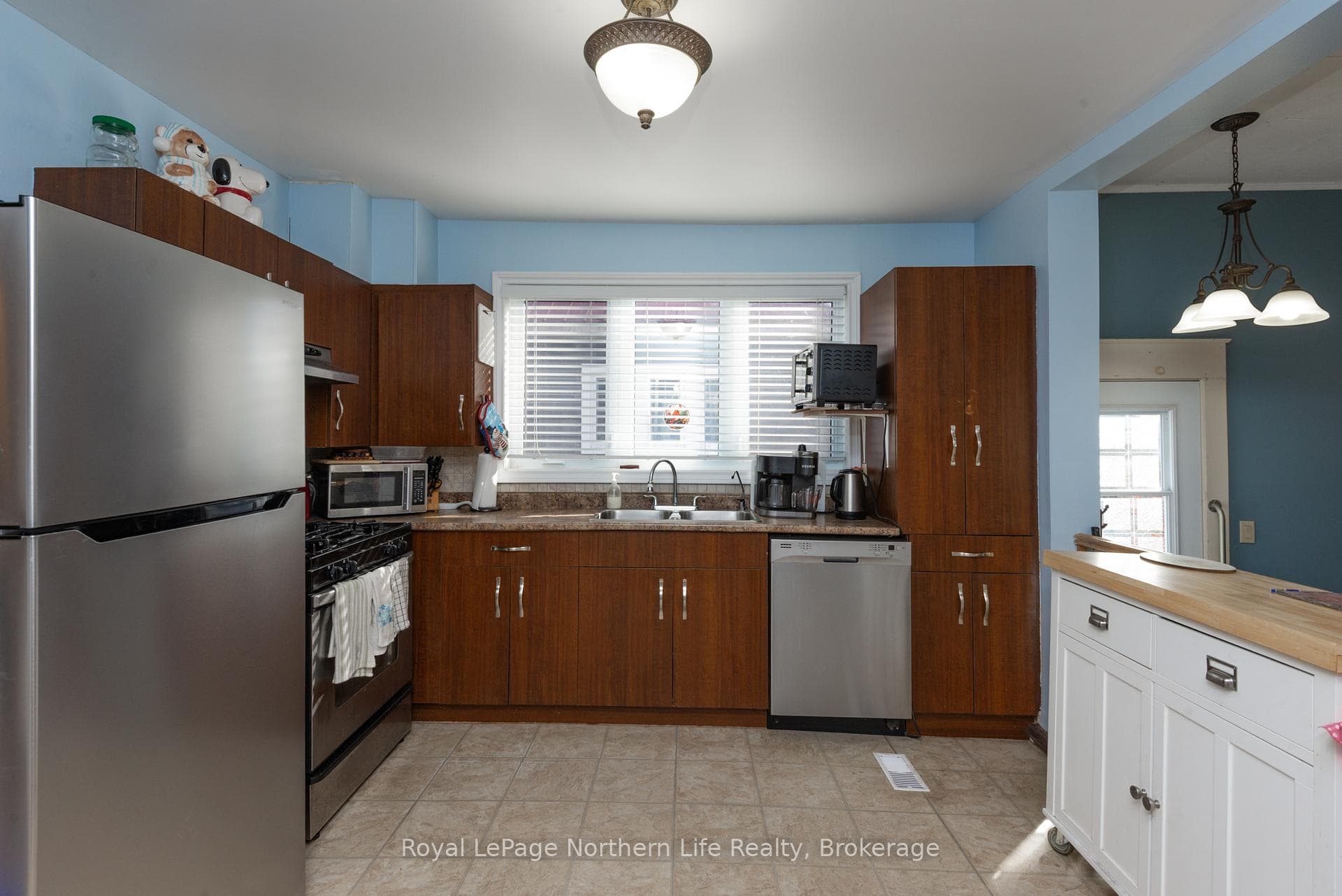 85 Campbell Avenue photo 10