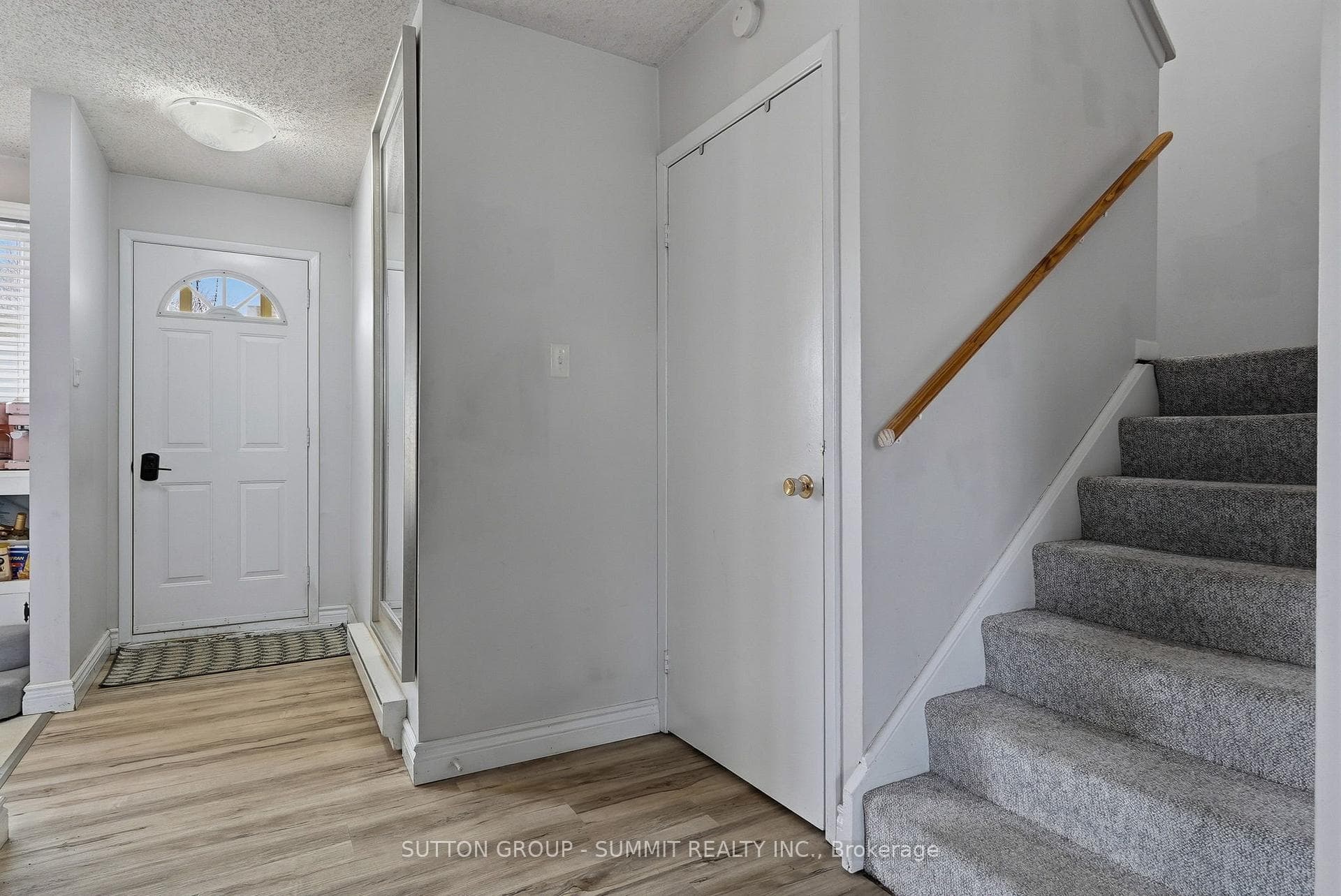 16 Lamson Crescent photo 5