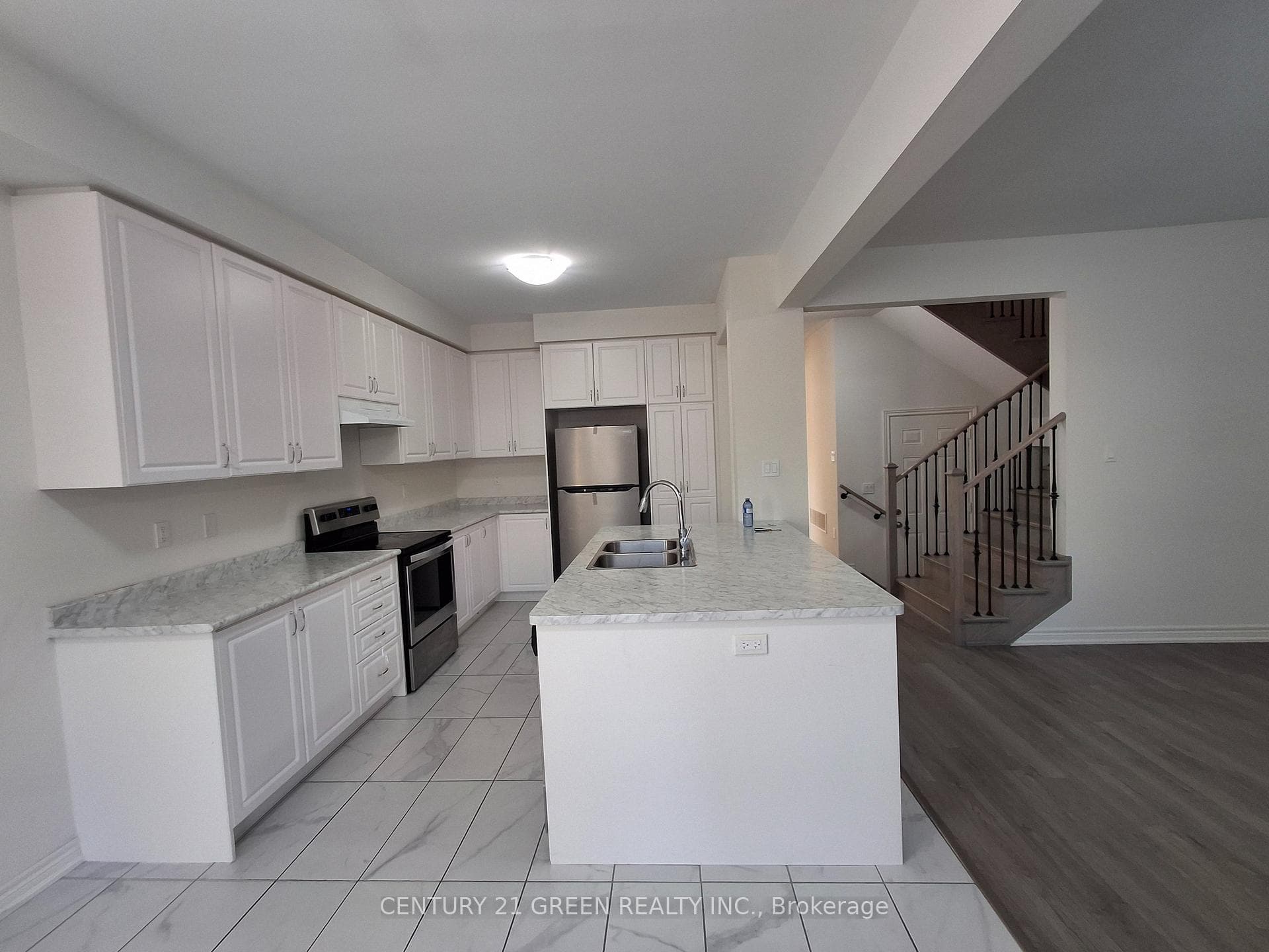 85 Riverwalk Drive photo 15