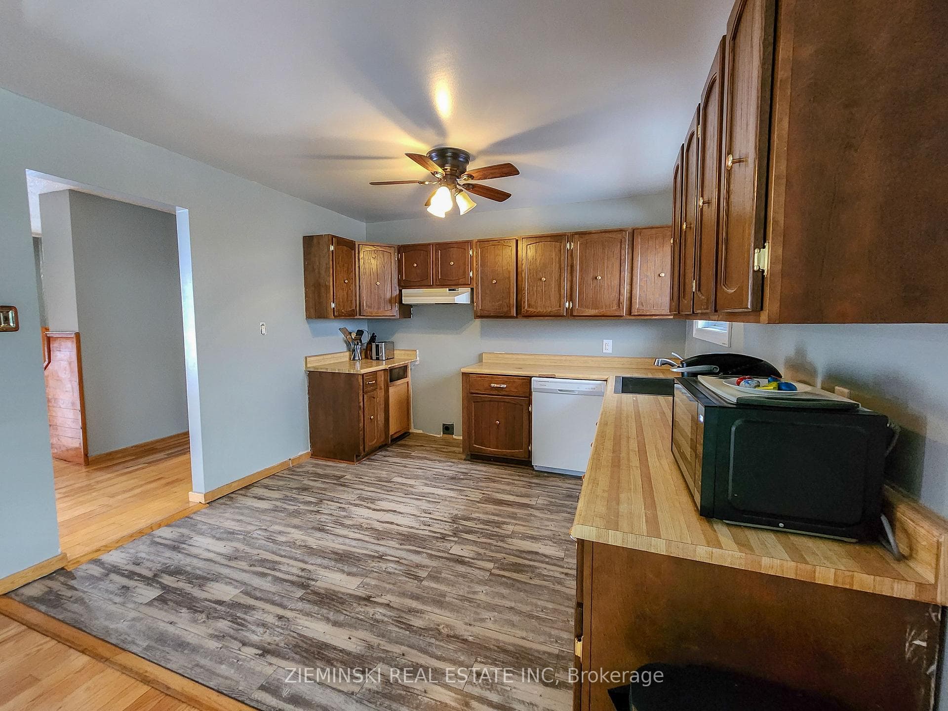 143 Tamarack Street photo 9