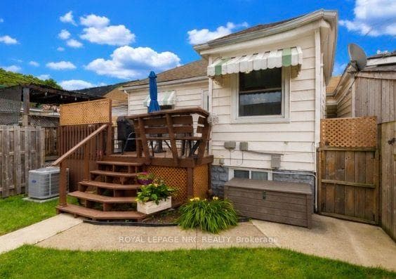 237 PALING Avenue photo 3