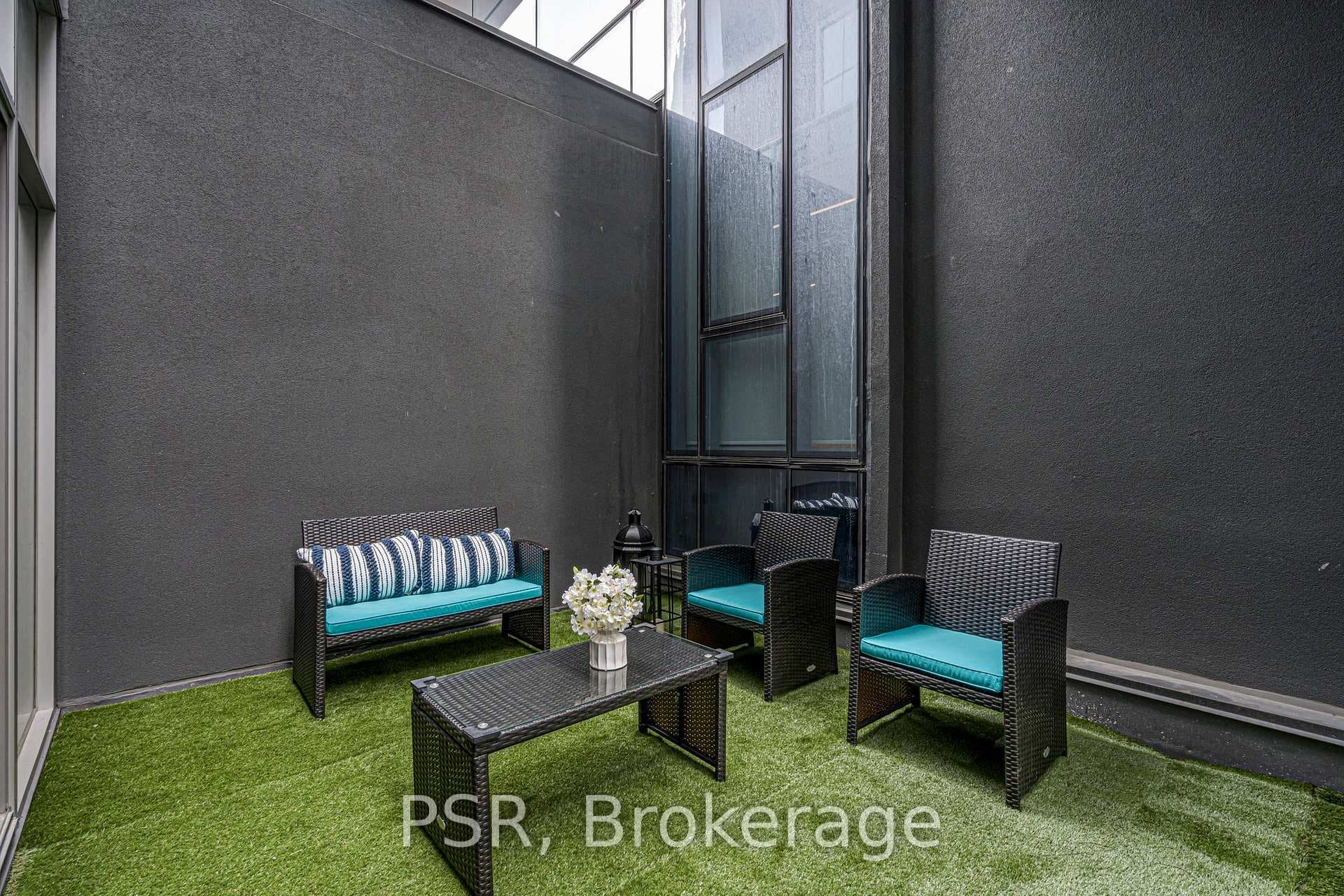 155 Yorkville Avenue Unit 304 photo 11