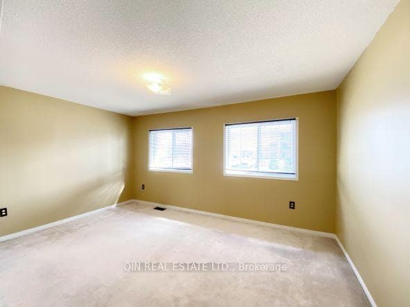 69 LEE Crescent photo 7