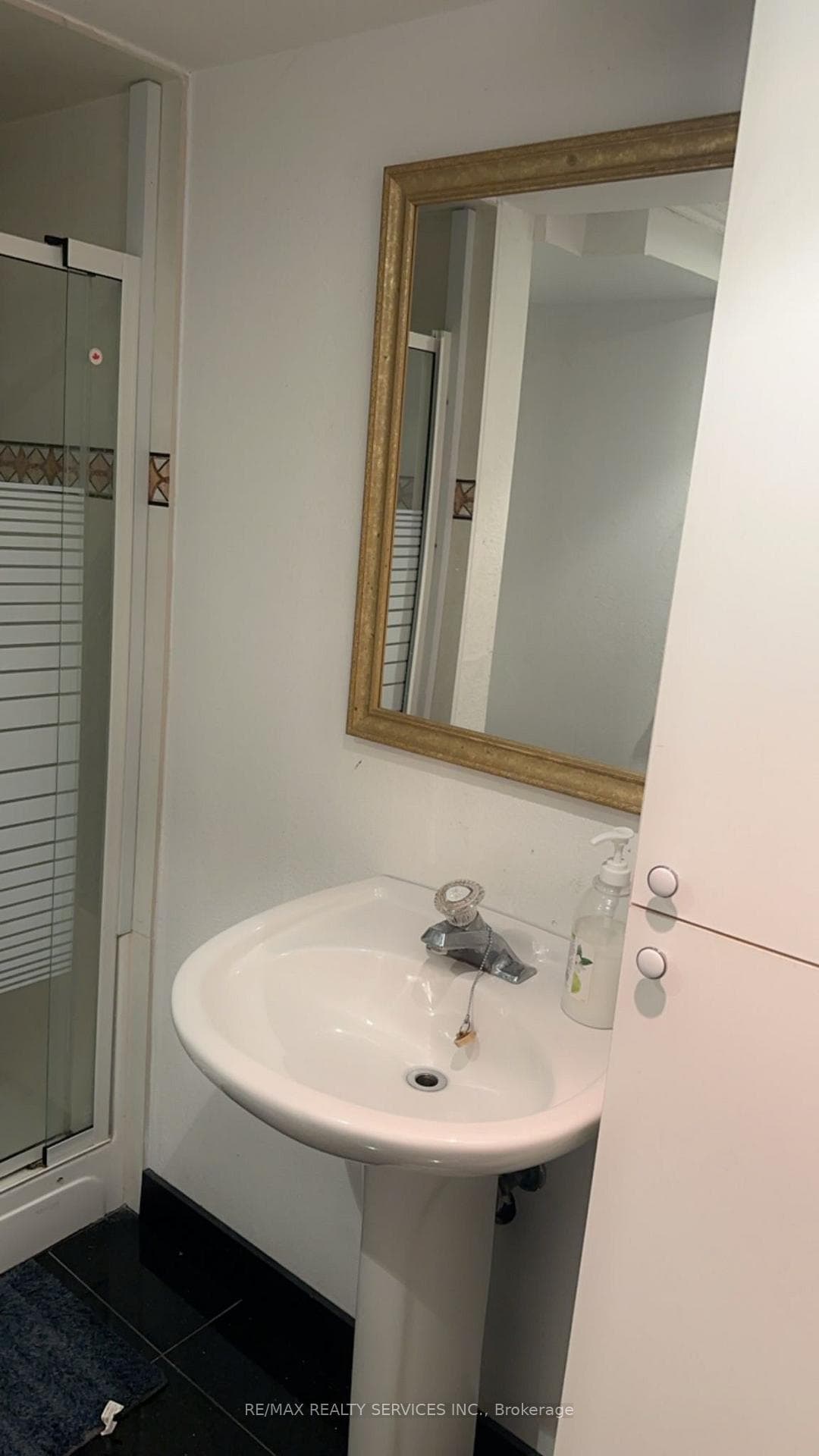 17 Dovaston Gate Unit bsmt photo 11