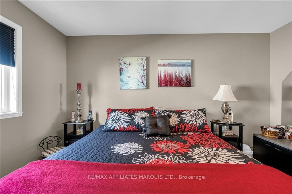 2184 BURKE Avenue photo 6