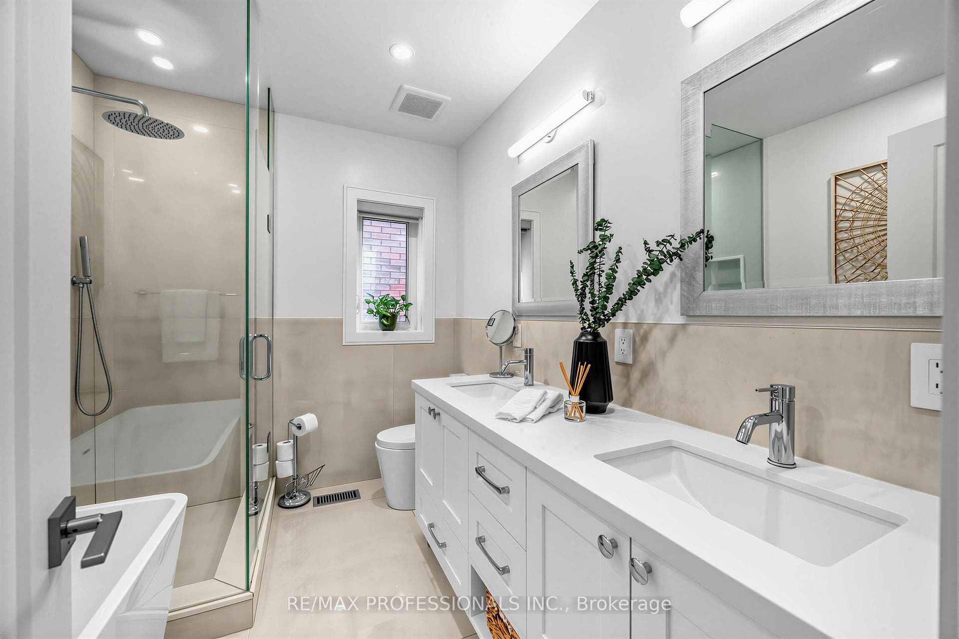 215 Gilbert Avenue photo 20
