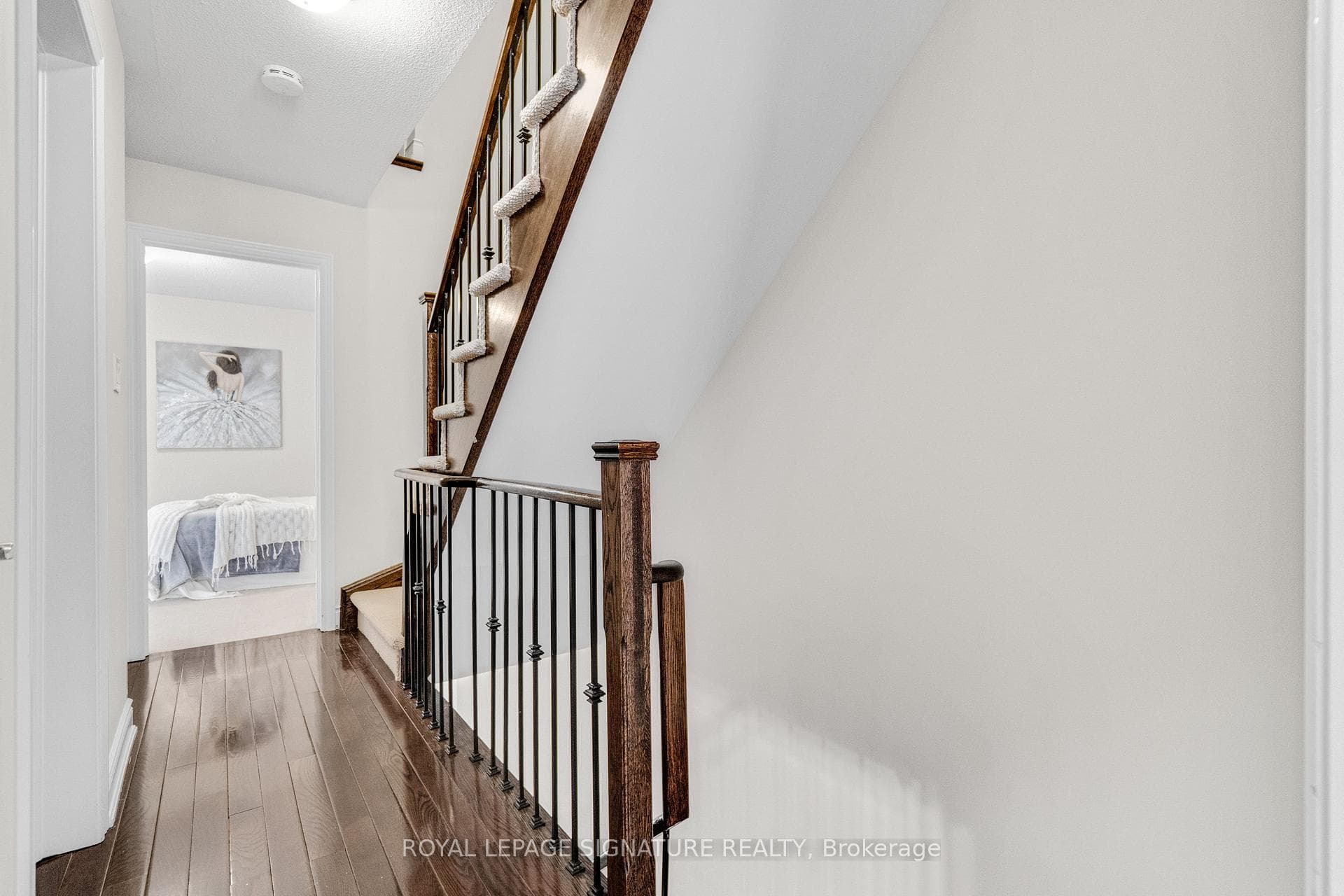 9 Streight Lane photo 17