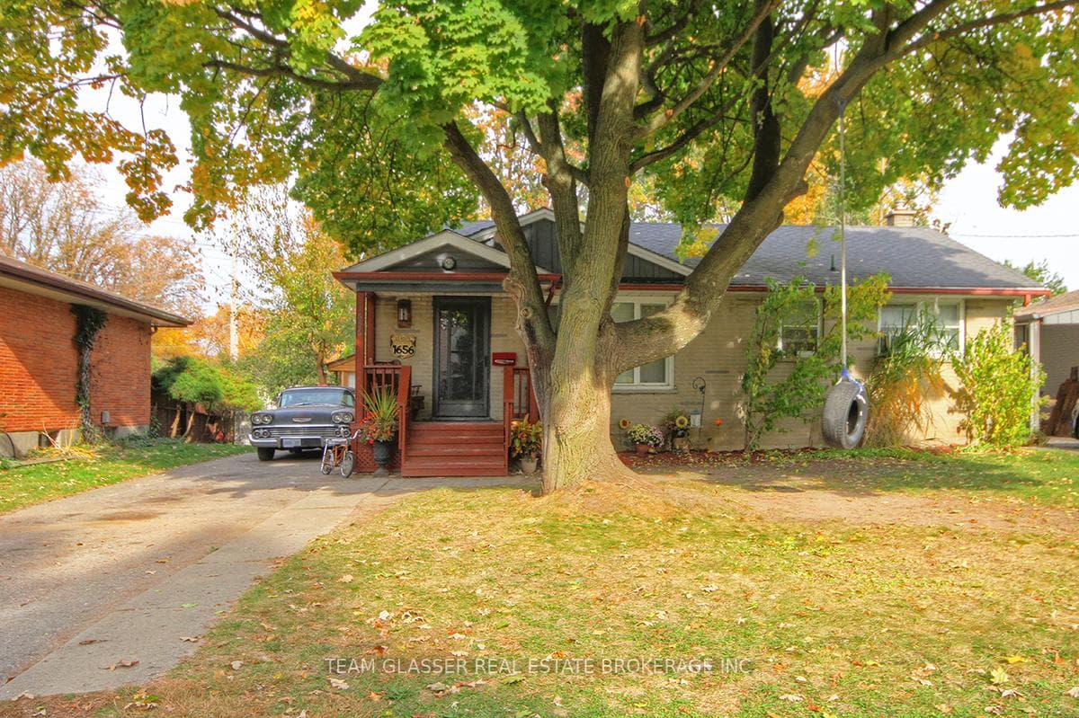 1656 MOFFATT Avenue photo 3
