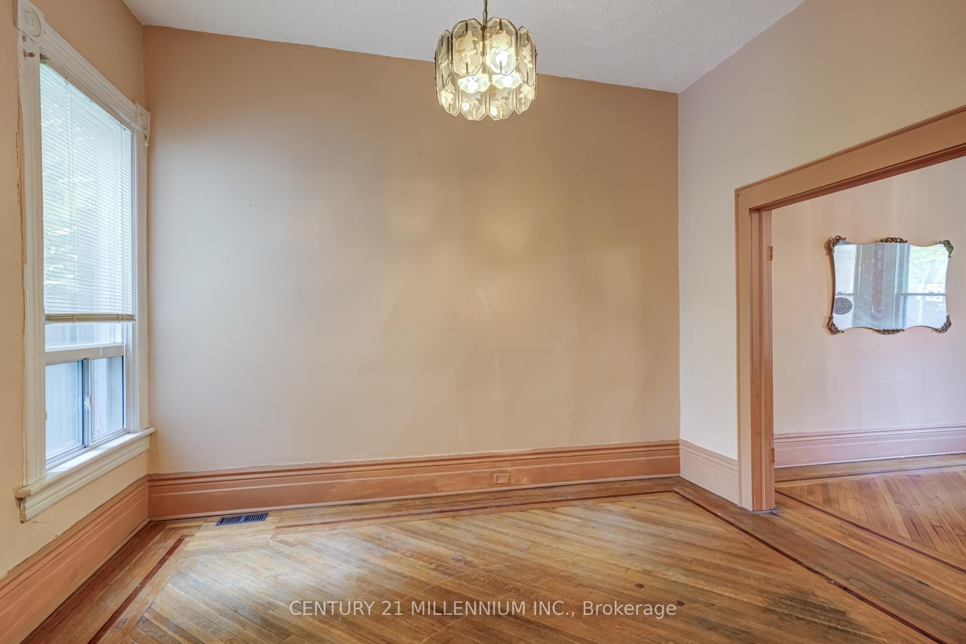 144 Robert Street photo 12