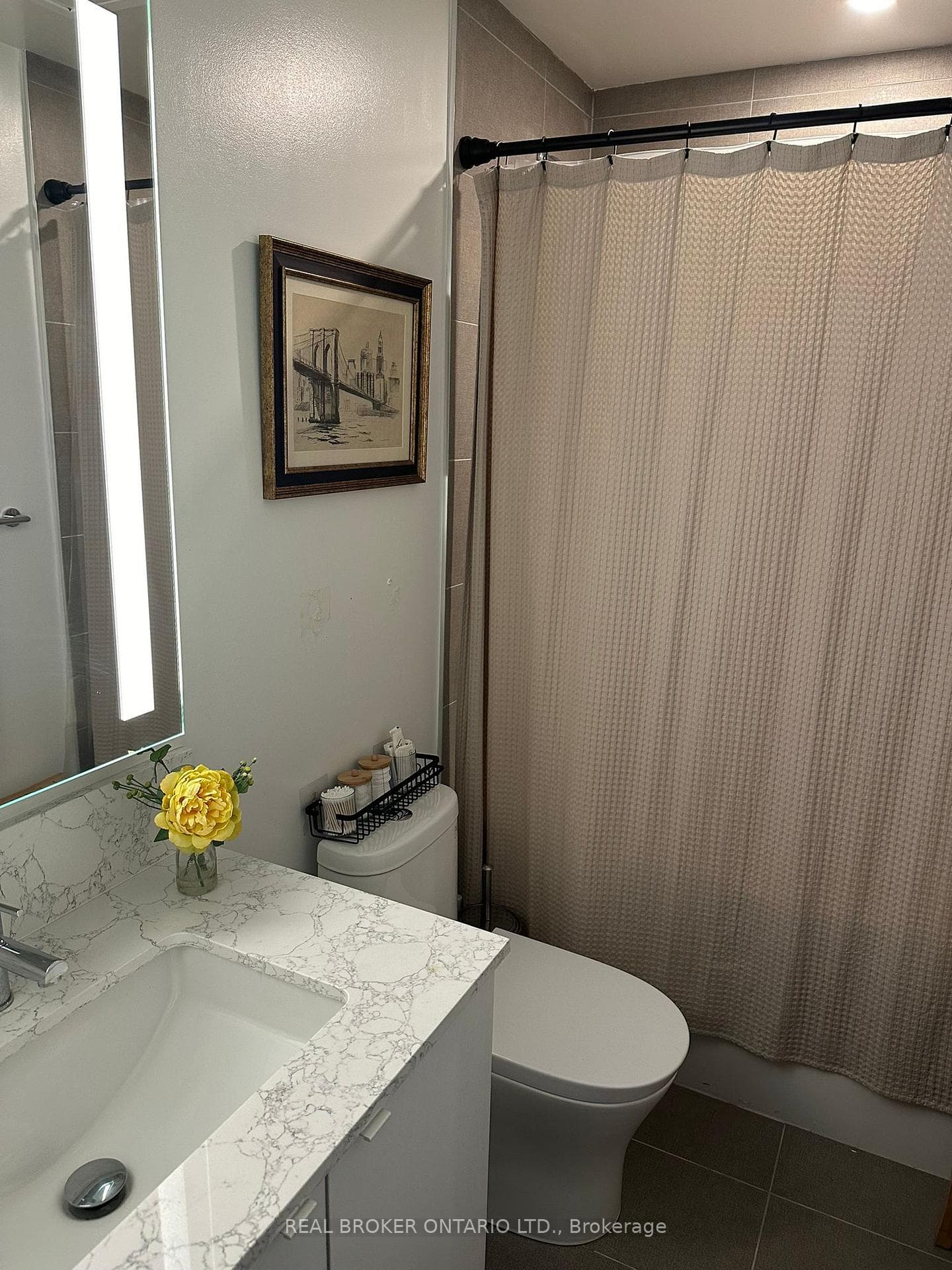 270 Dufferin Street Unit 820 photo 16