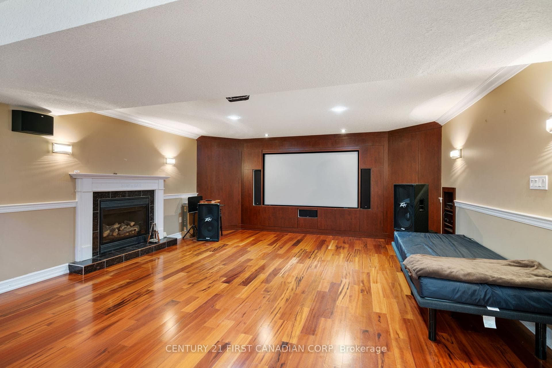 7 Edwin Drive photo 26