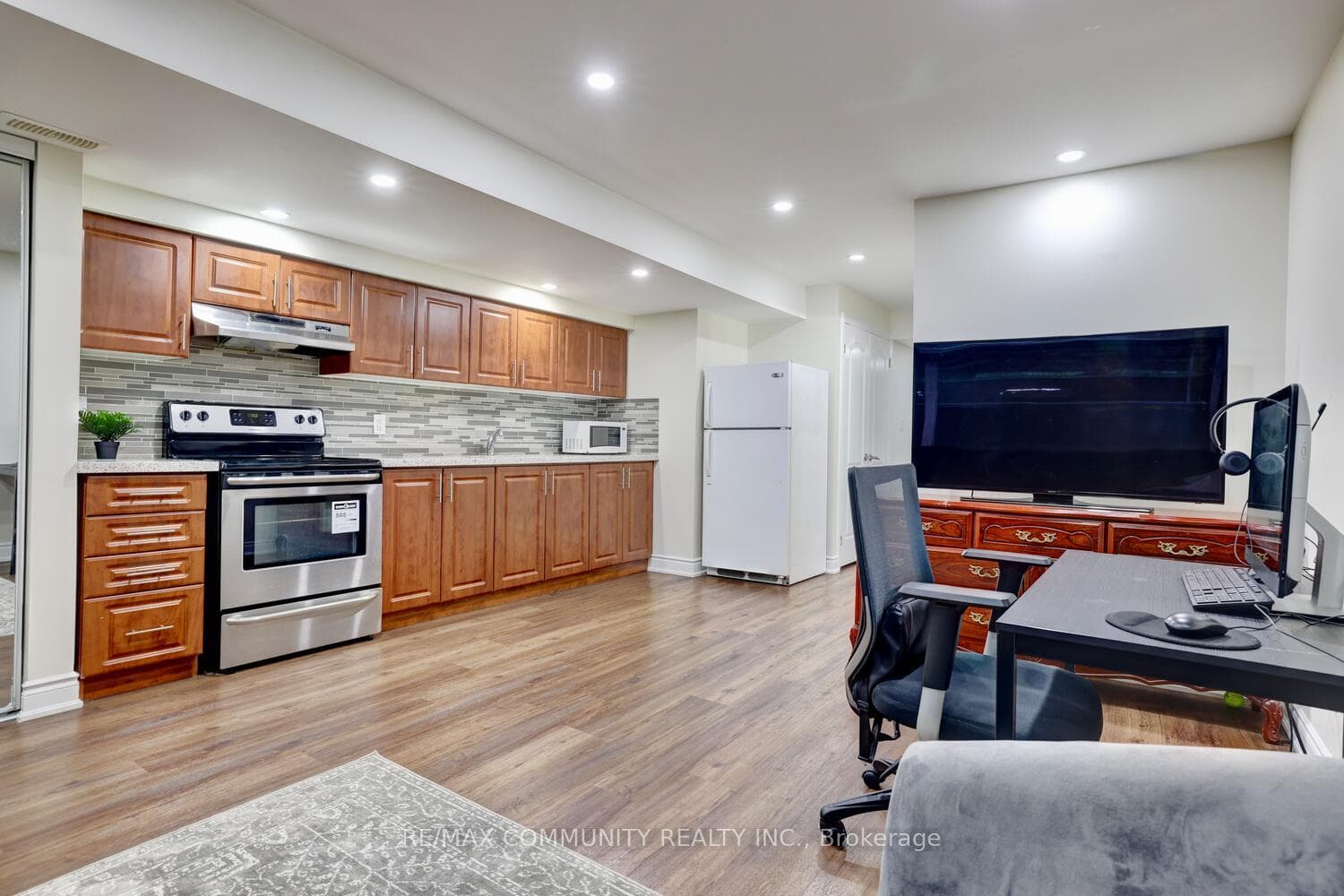 86 Lady Evelyn Crescent Unit BSMT photo 14
