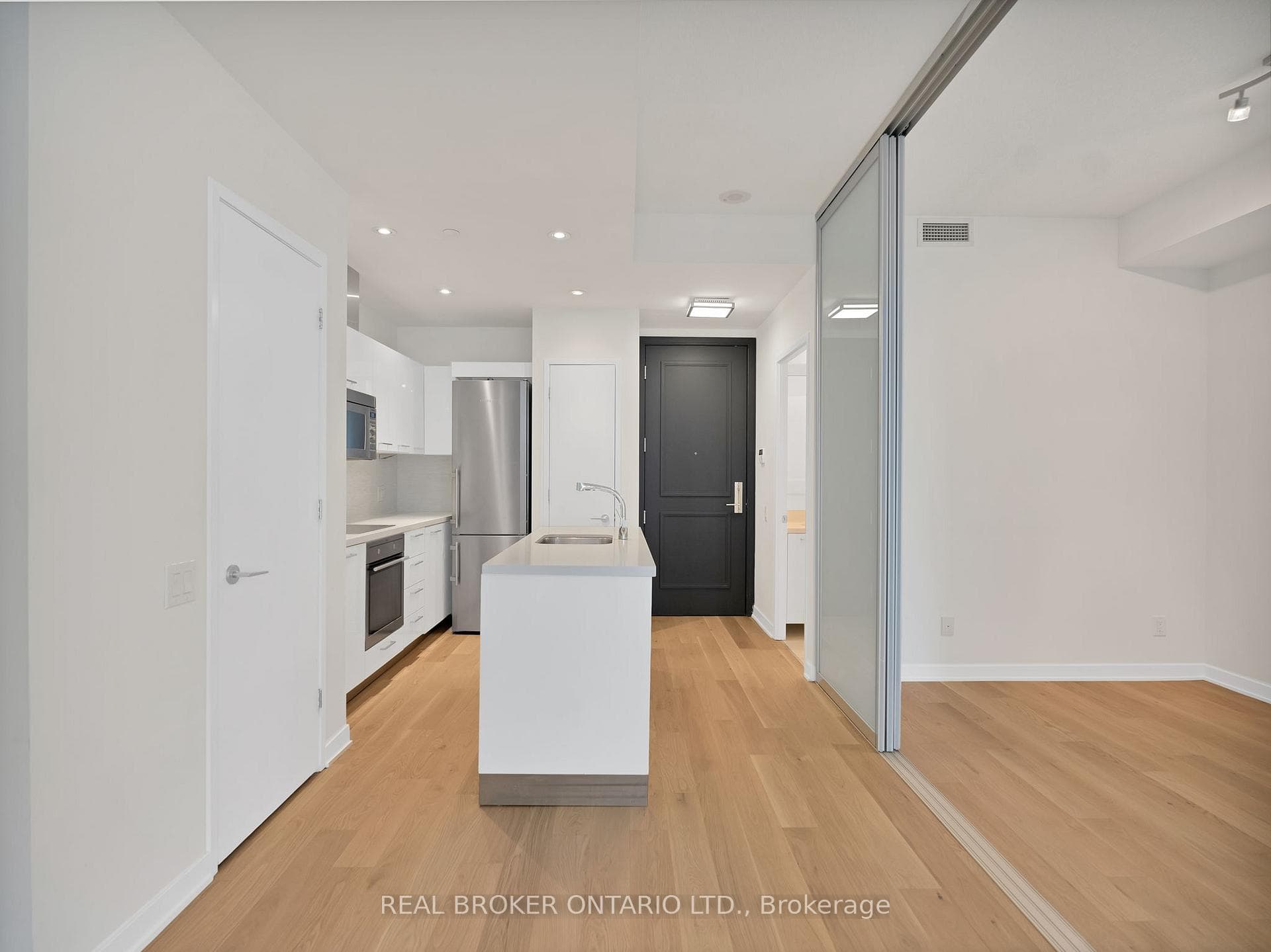 90 Park Lawn Road Unit 902 photo 3