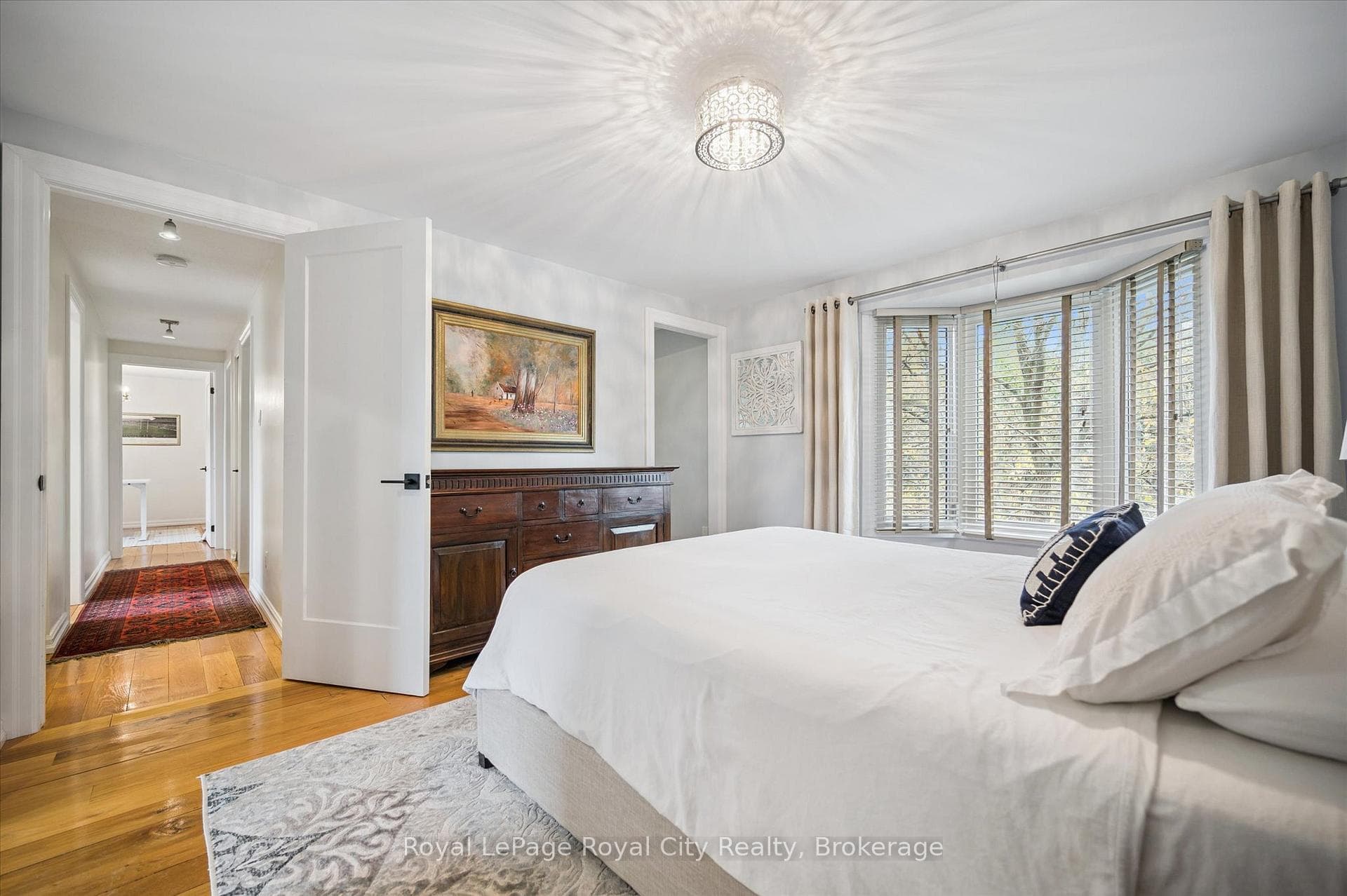 52 Hilldale Crescent photo 22
