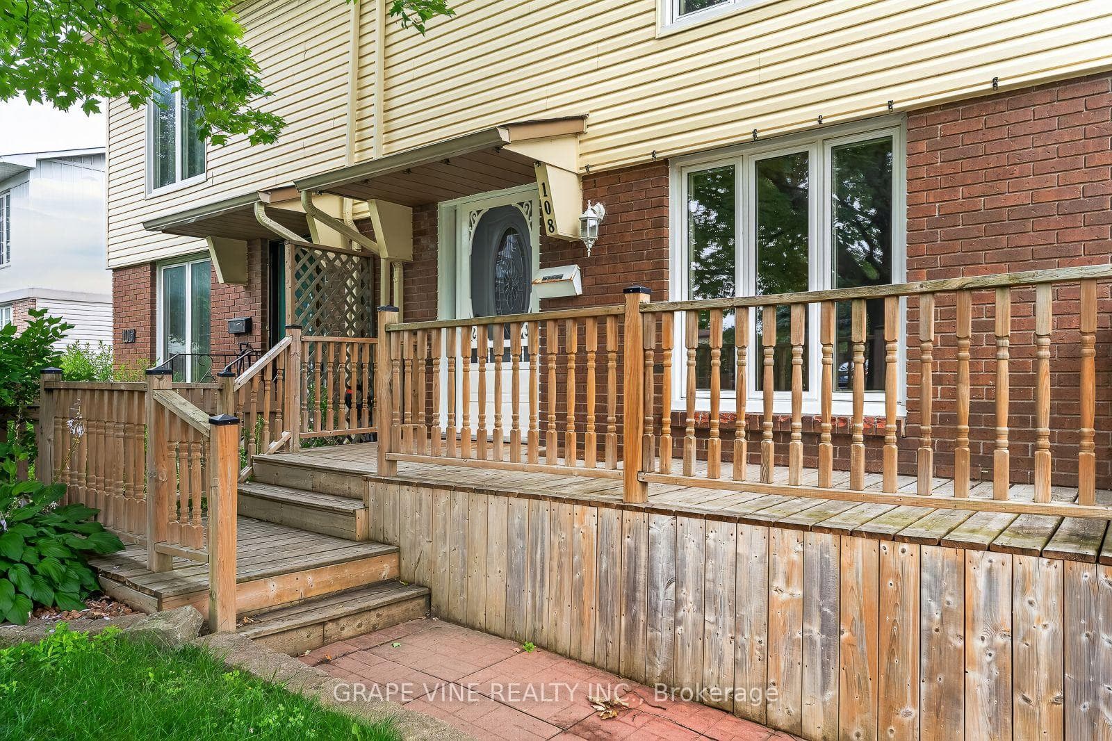 108 Fieldgate Drive photo 2