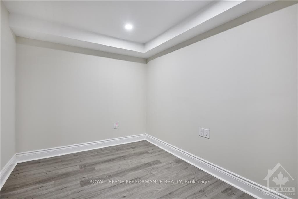 308 STONEWAY Drive Unit B photo 16
