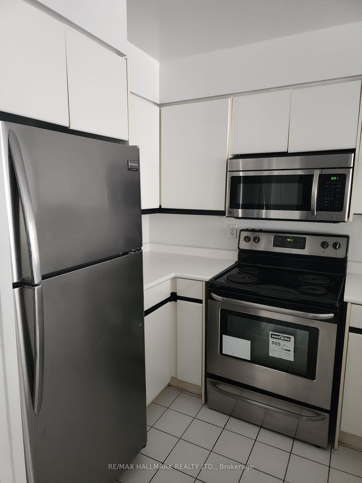 7 Carlton Street Unit 607 photo 9