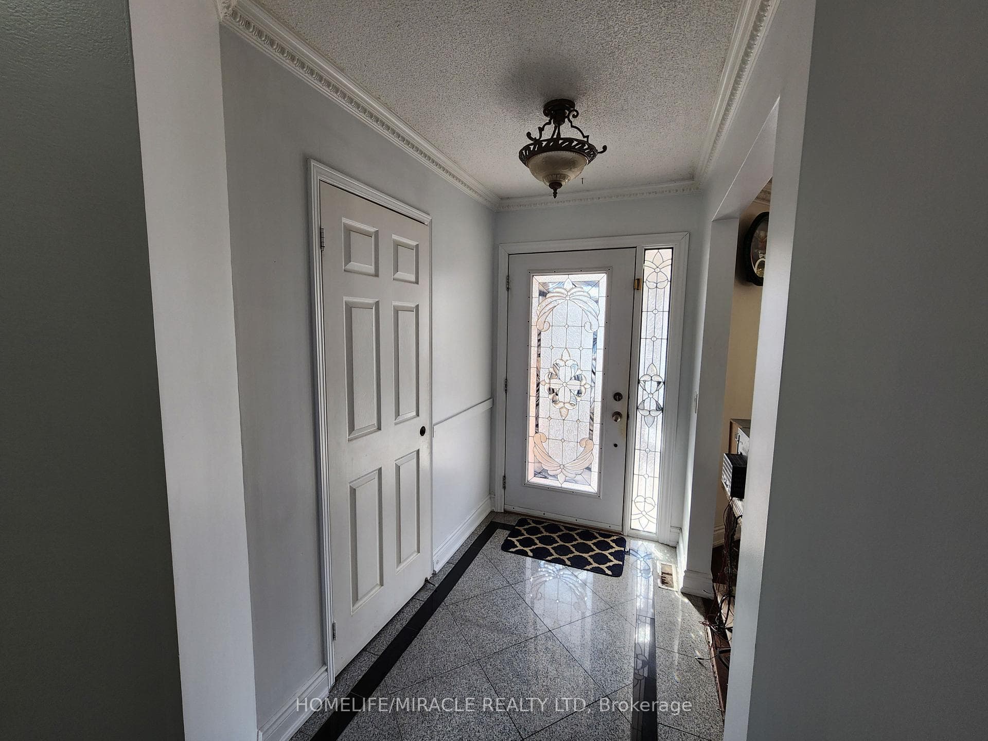 30 Niles Court photo 2