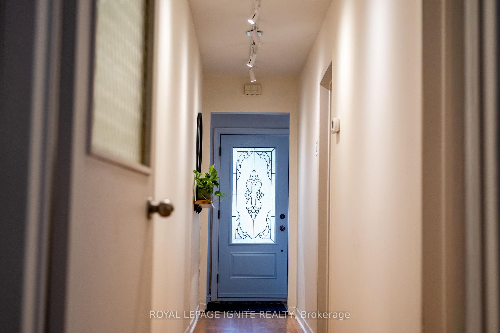 482 Mcroberts Avenue photo 5