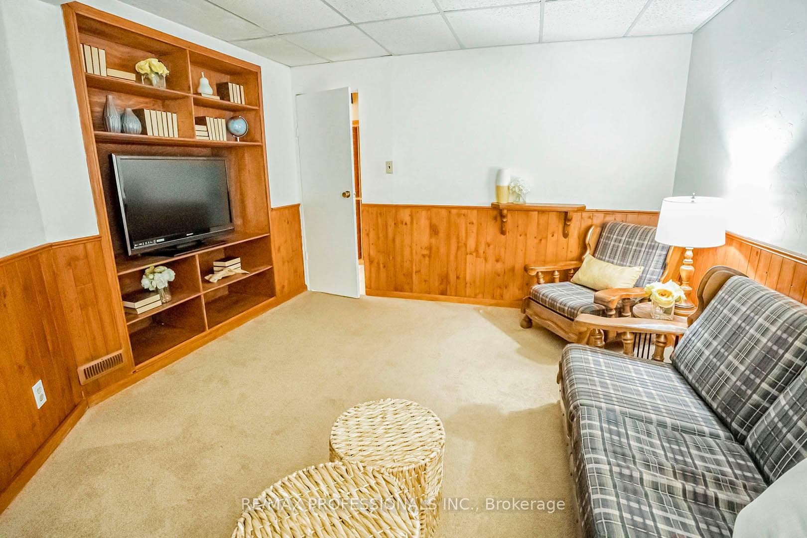 2028 Millway Gate photo 28