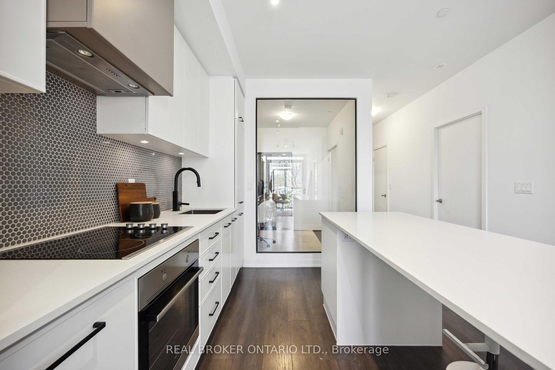 899 Queen Street Unit 409 photo 13