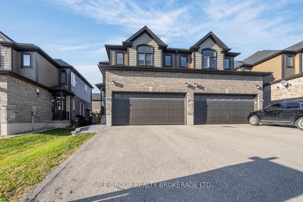 125 Links Crescent photo 1
