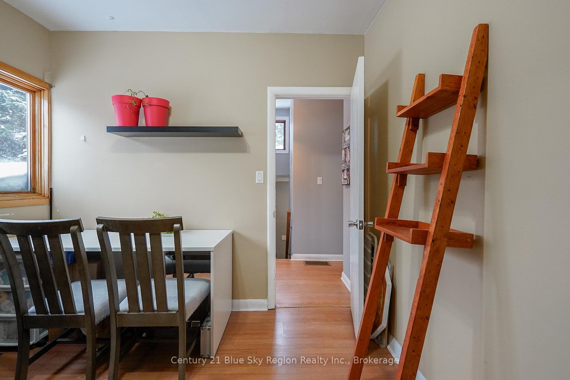 32 Besserer Road photo 8