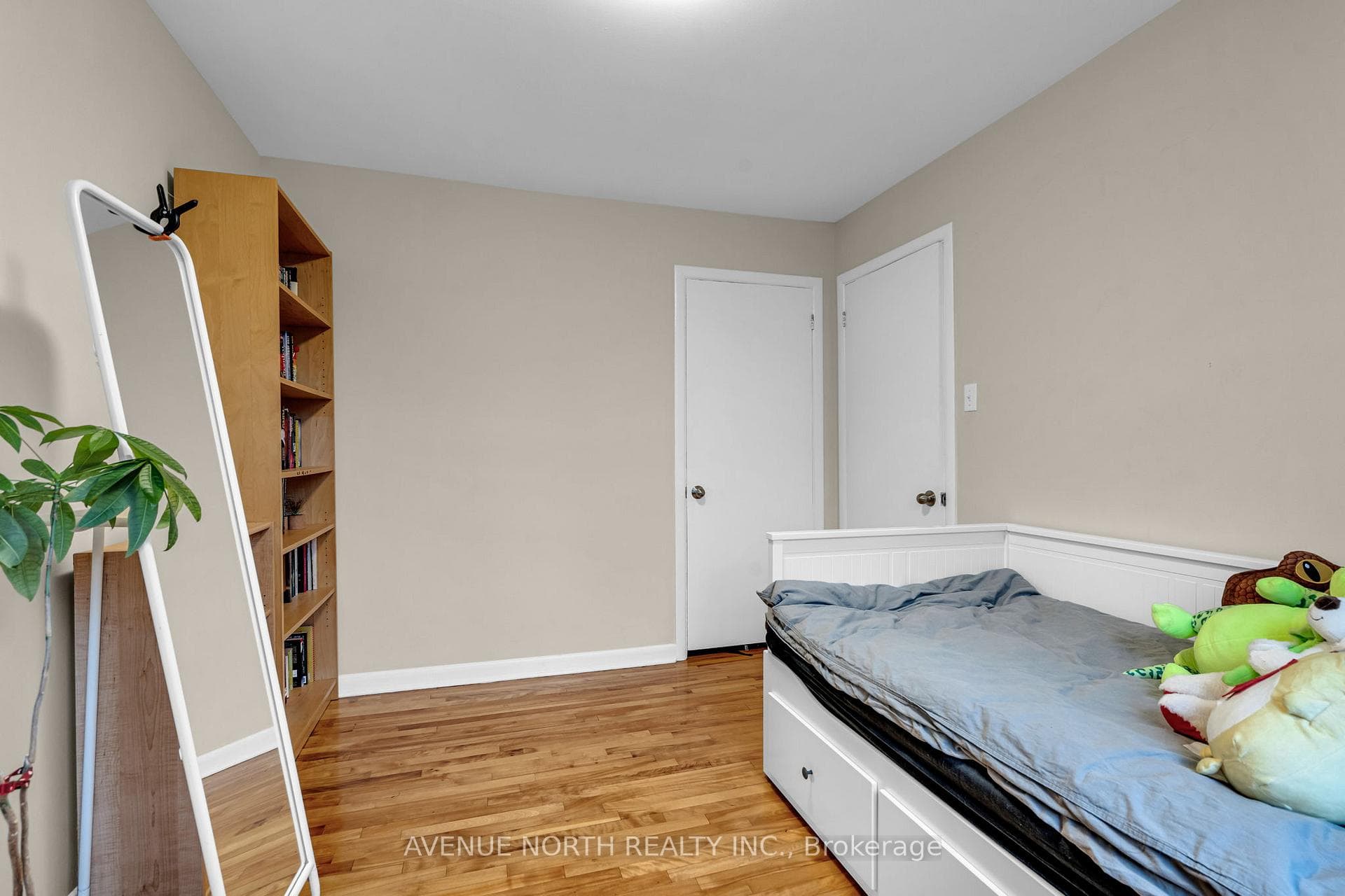 1202 Summerville Avenue photo 17