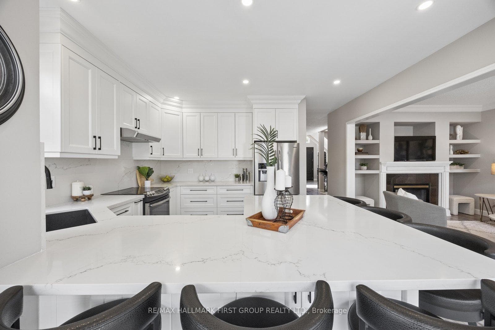 472 Summerpark Crescent photo 13