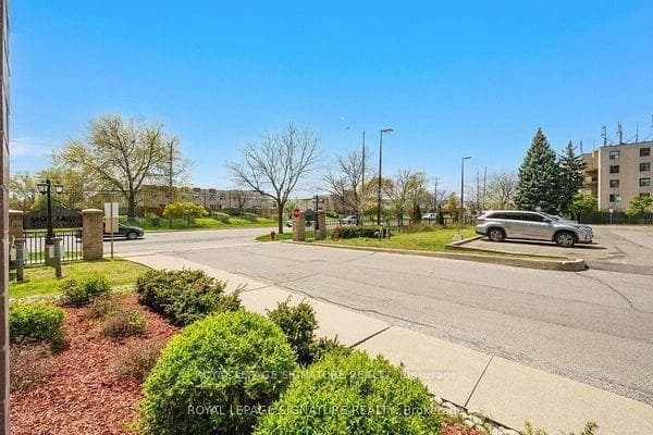 7405 Goreway Drive Unit 104 photo 38