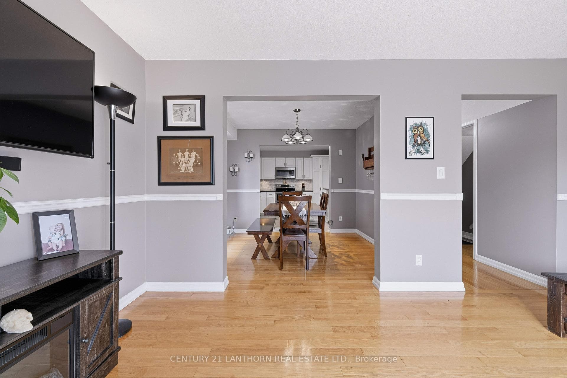880 Walker Court photo 16
