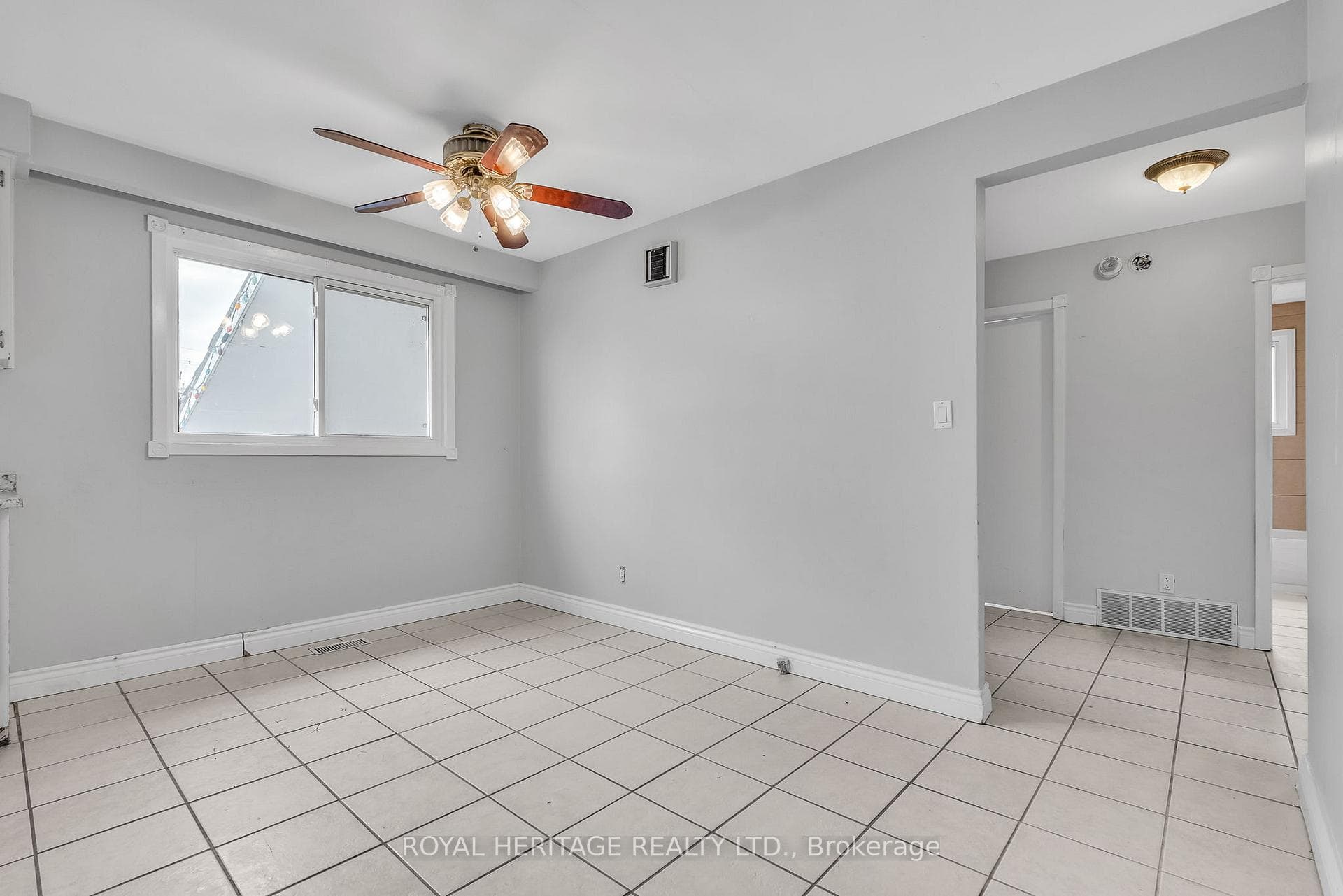241 Sinclair Street photo 23