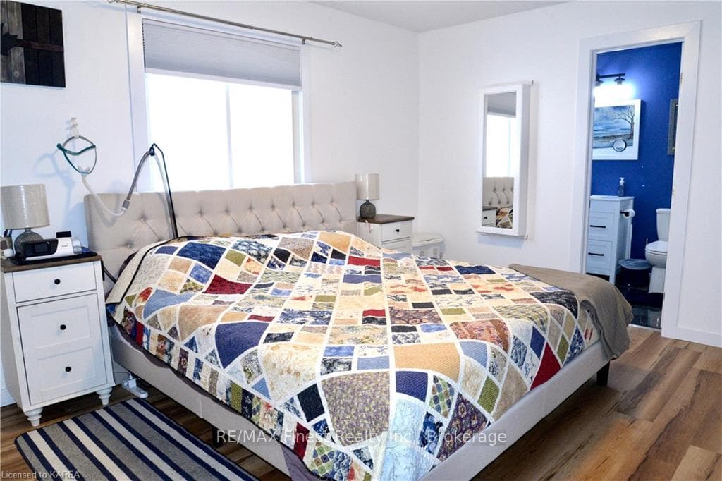 920 RAINBOW Crescent photo 23