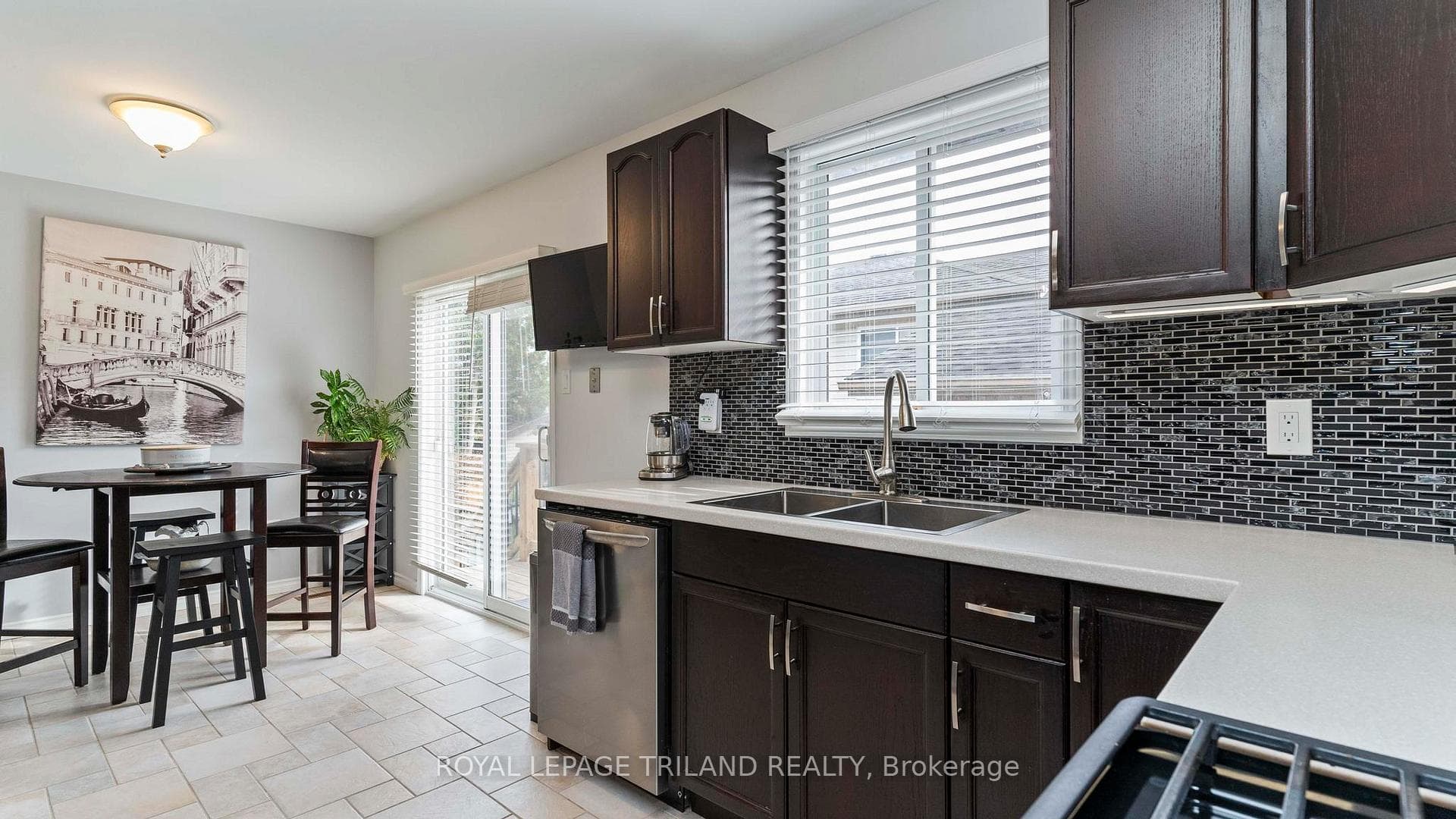 101 Dartmouth Drive photo 12
