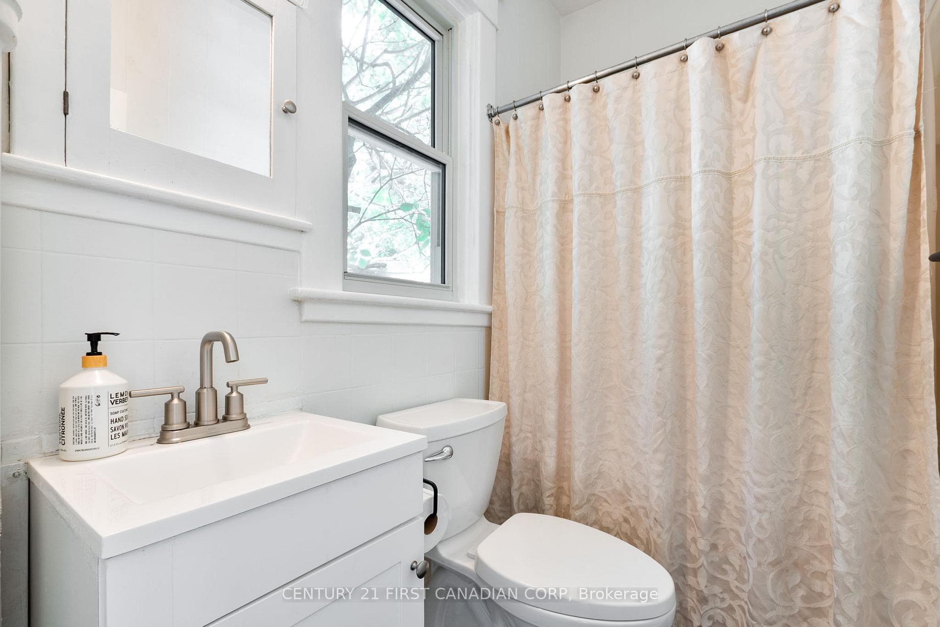 786 Dufferin Avenue photo 18
