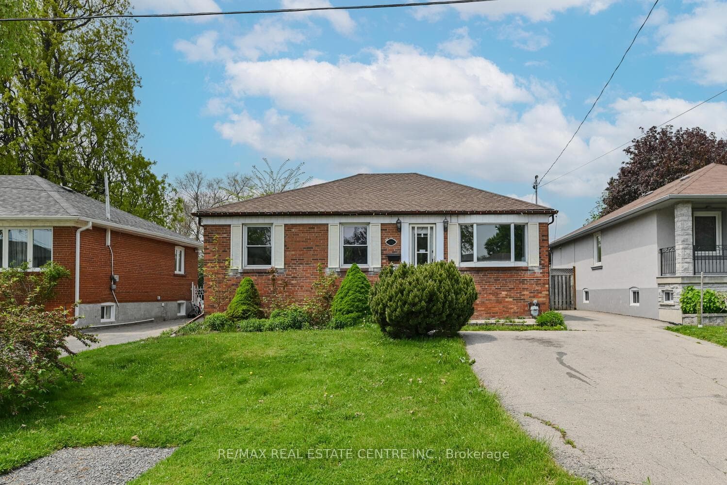 573 Exbury Crescent photo 1