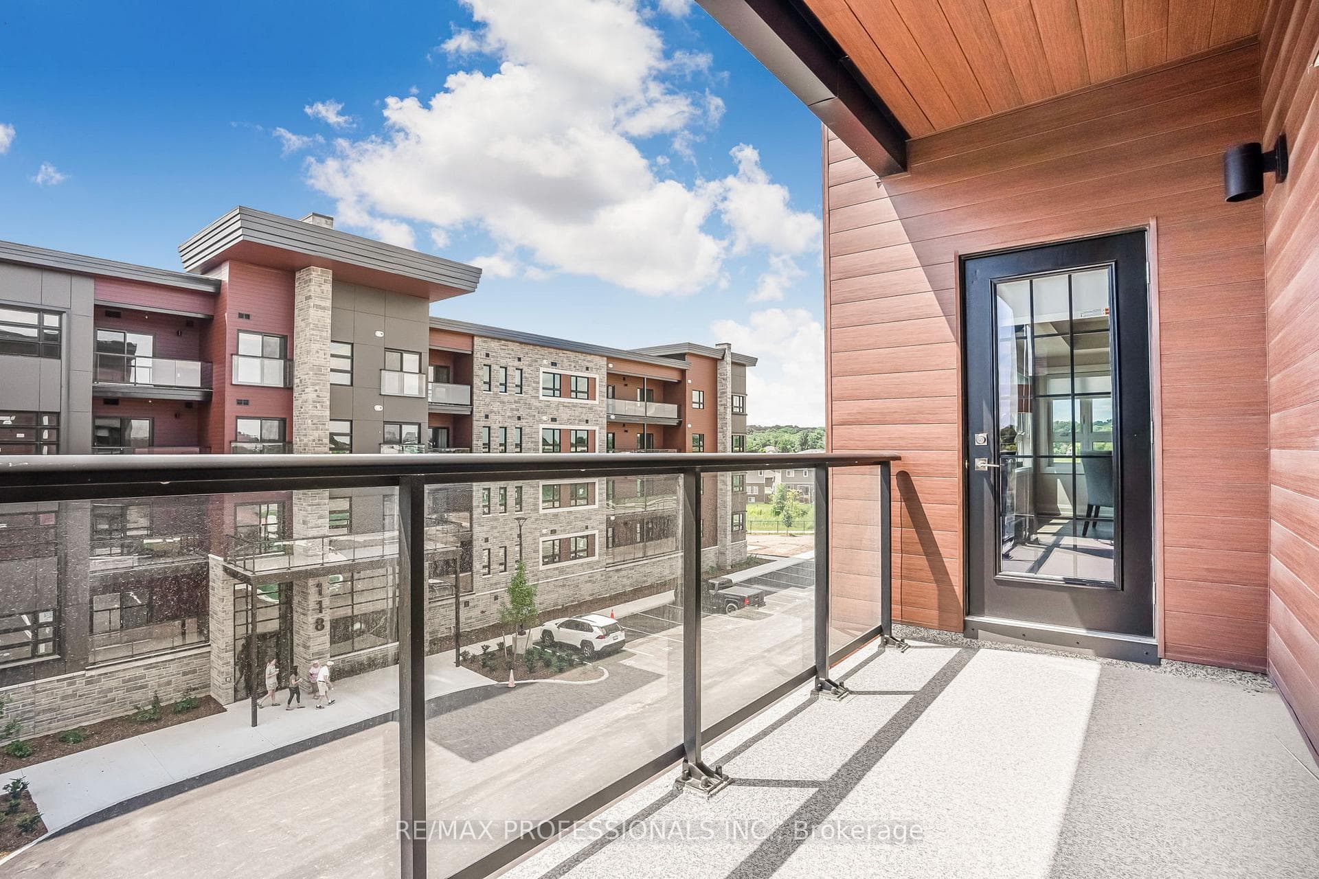 120 Summersides Boulevard Unit 303 photo 33